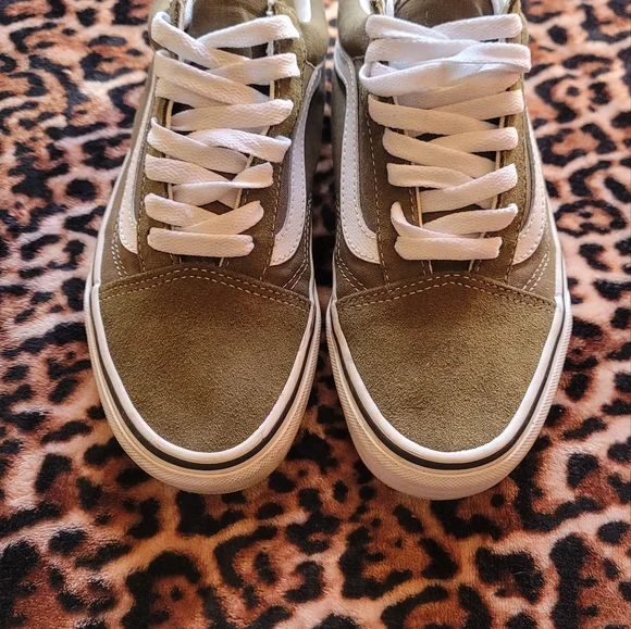 Vans - Picture 2 of 6